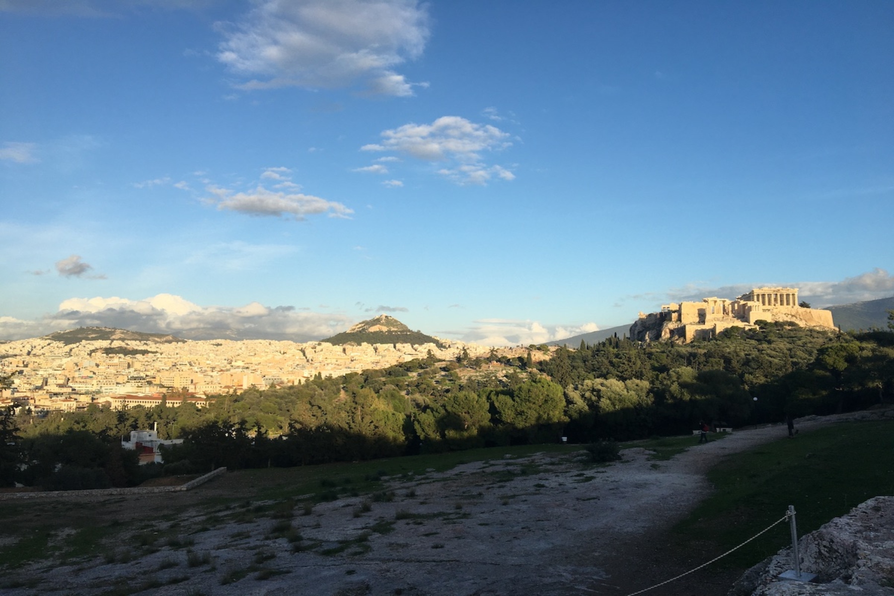 Καθαρά Δευτέρα: Οι Αθηναίοι γλεντούν στον λόφο του Φιλοπάππου [vid]