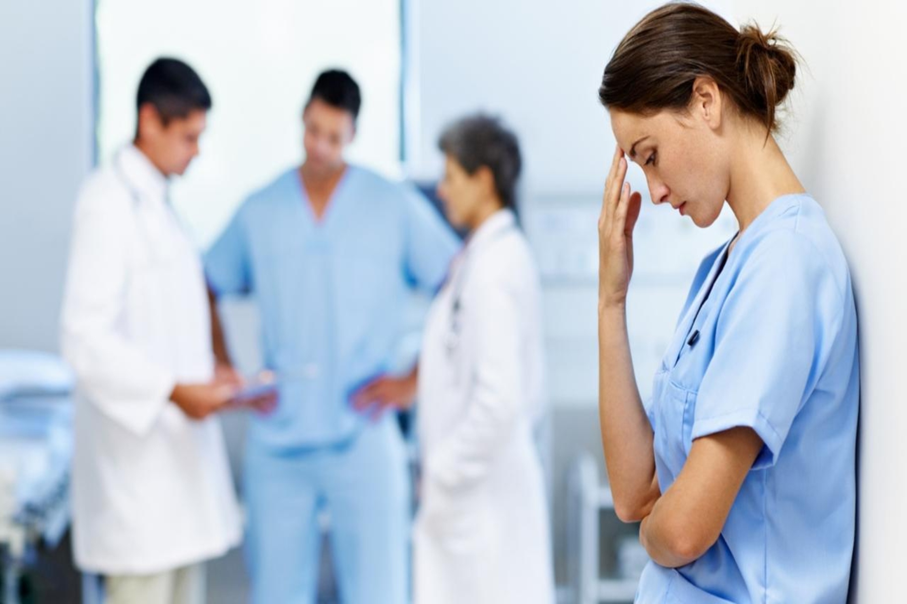 NHS: Το 90% των νέων γιατρών λέει ότι η ψυχική τους υγεία έχει επιδεινωθεί