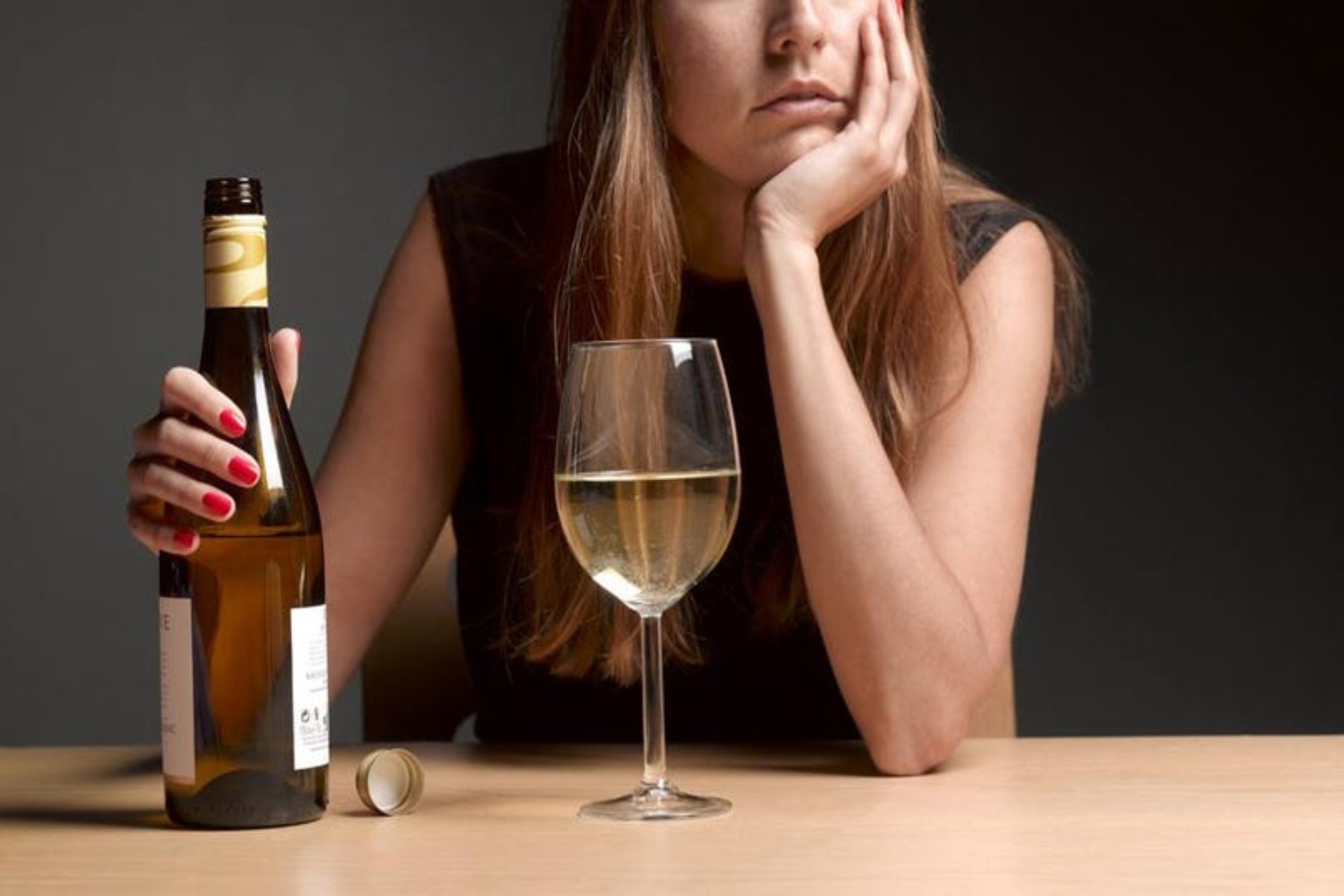 Αλκοόλ: Πώς το αλκοόλ επηρεάζει τον εγκέφαλο και προκαλεί άνοια;