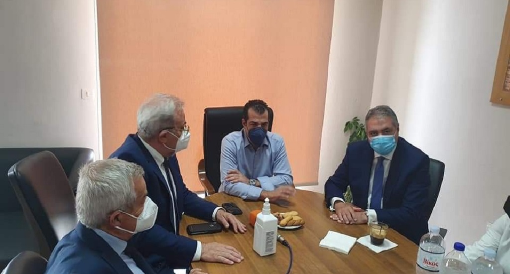 Θάνος Πλεύρης: Τι λέει ο υπουργός Υγείας για κορωνοϊό, ράντζα και περιφερειακά νοσοκομεία