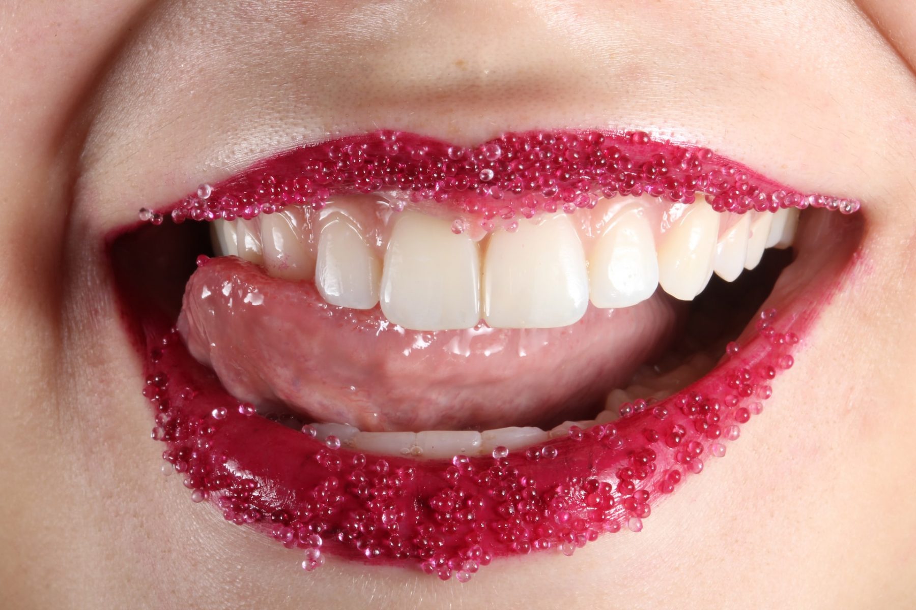 DIY: Κορυφαίες συνταγές για σπιτικό scrub για τα χείλη σας