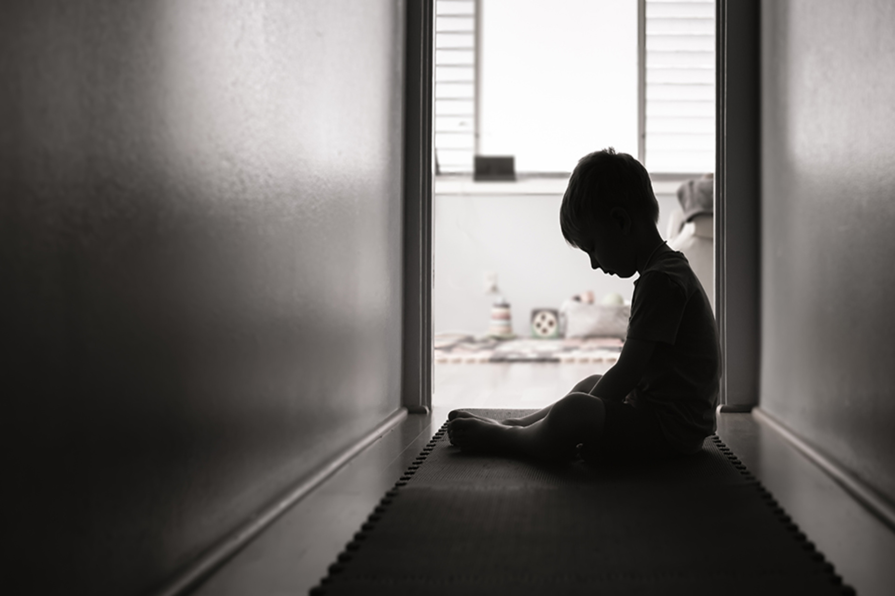 Κακοποίηση: Πώς η παιδική κακοποίηση επηρεάζει τη συμπεριφορά μας;