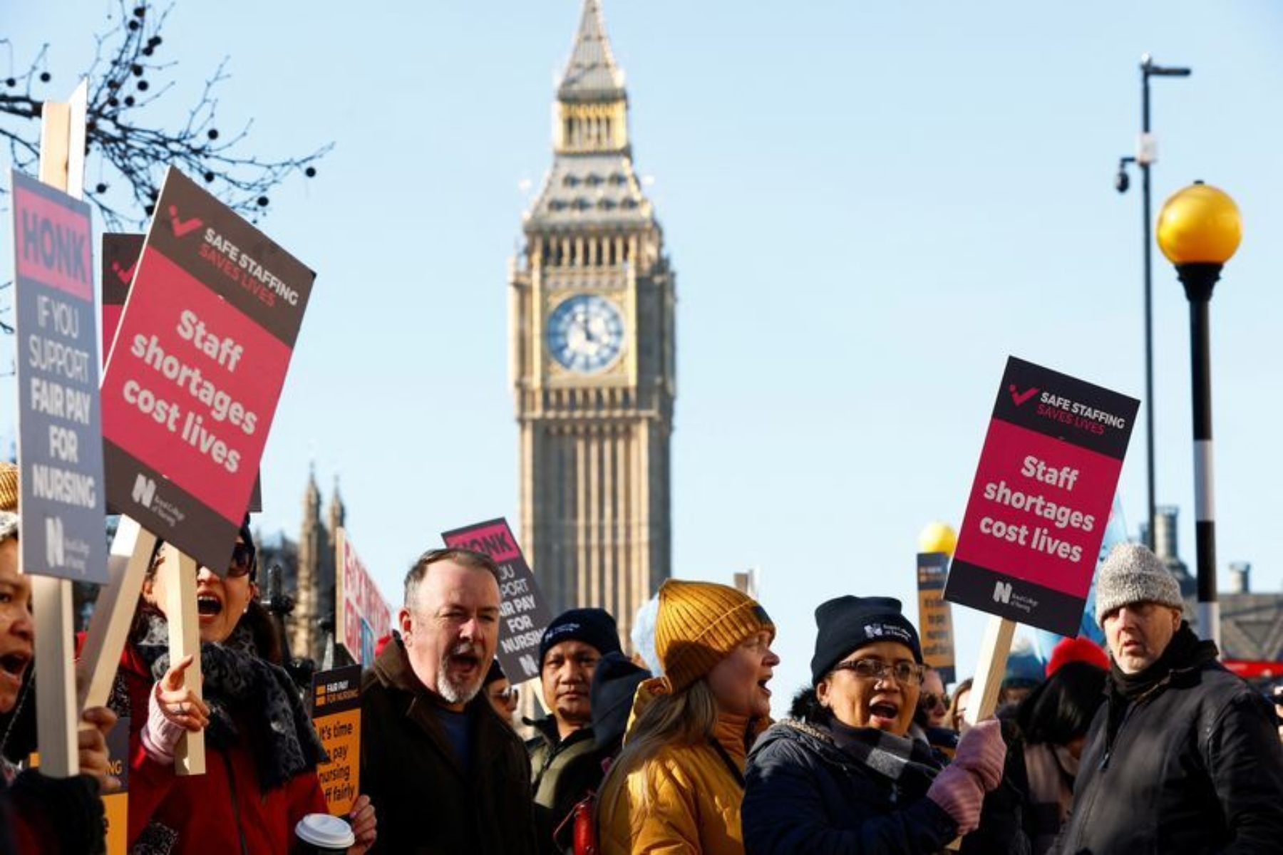 Ηνωμένο Βασίλειο: Υπέρ των γιατρών που ετοιμάζονται να απεργήσουν
