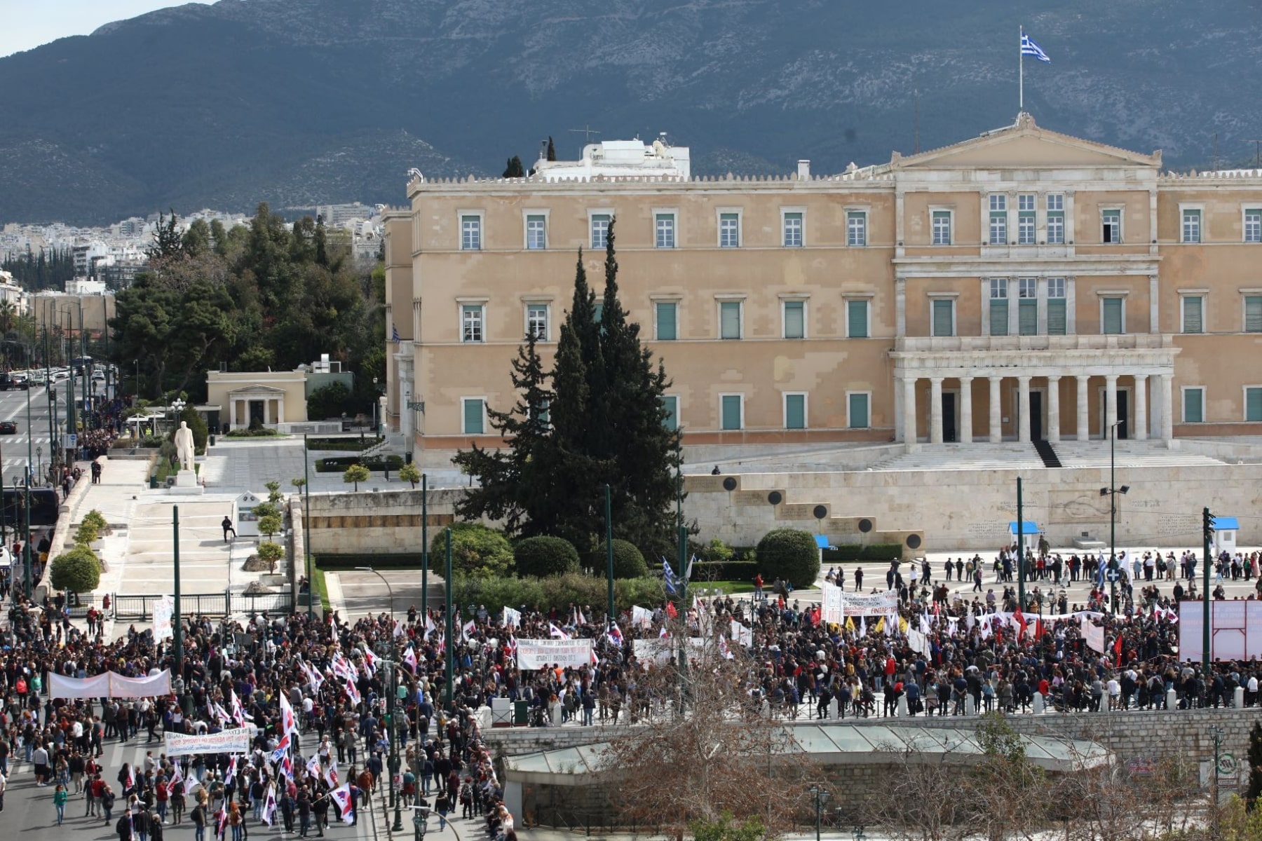 Απεργία Τέμπη: 24ωρη απεργία για ΓΣΕΕ, ΑΔΕΔΥ και ΕΚΑ – Μετ’ εμποδίων οι μετακινήσεις