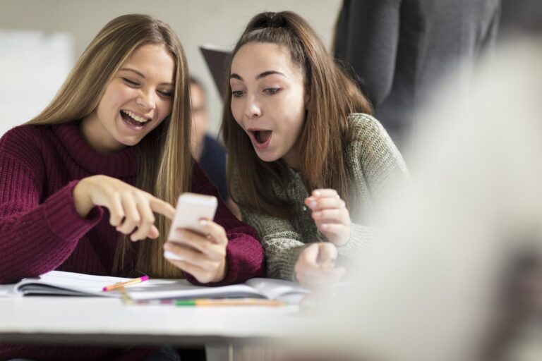 Xρήση smartphone και ψυχική ευημερία των ενηλίκων – Ποια η σχέση;