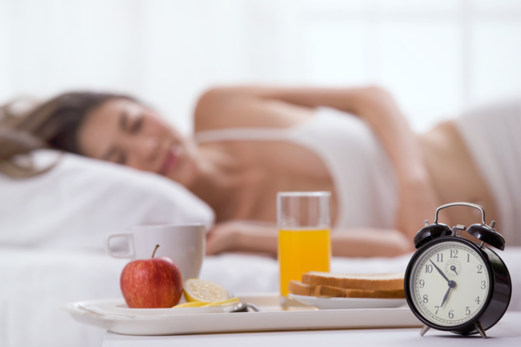 Diet tips: Κοιμηθείτε καλά και θα τηρήσετε τη διατροφή σας