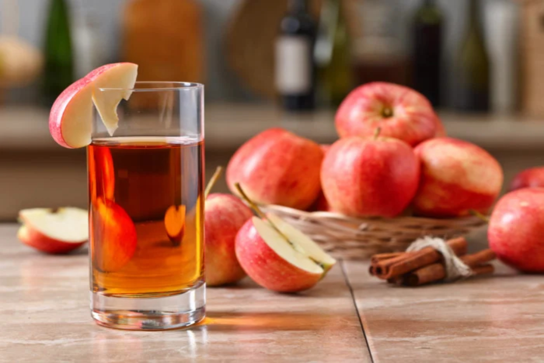 Φρούτα: 5 Λόγοι για να προσθέσετε το χυμό μήλου στη διατροφή σας