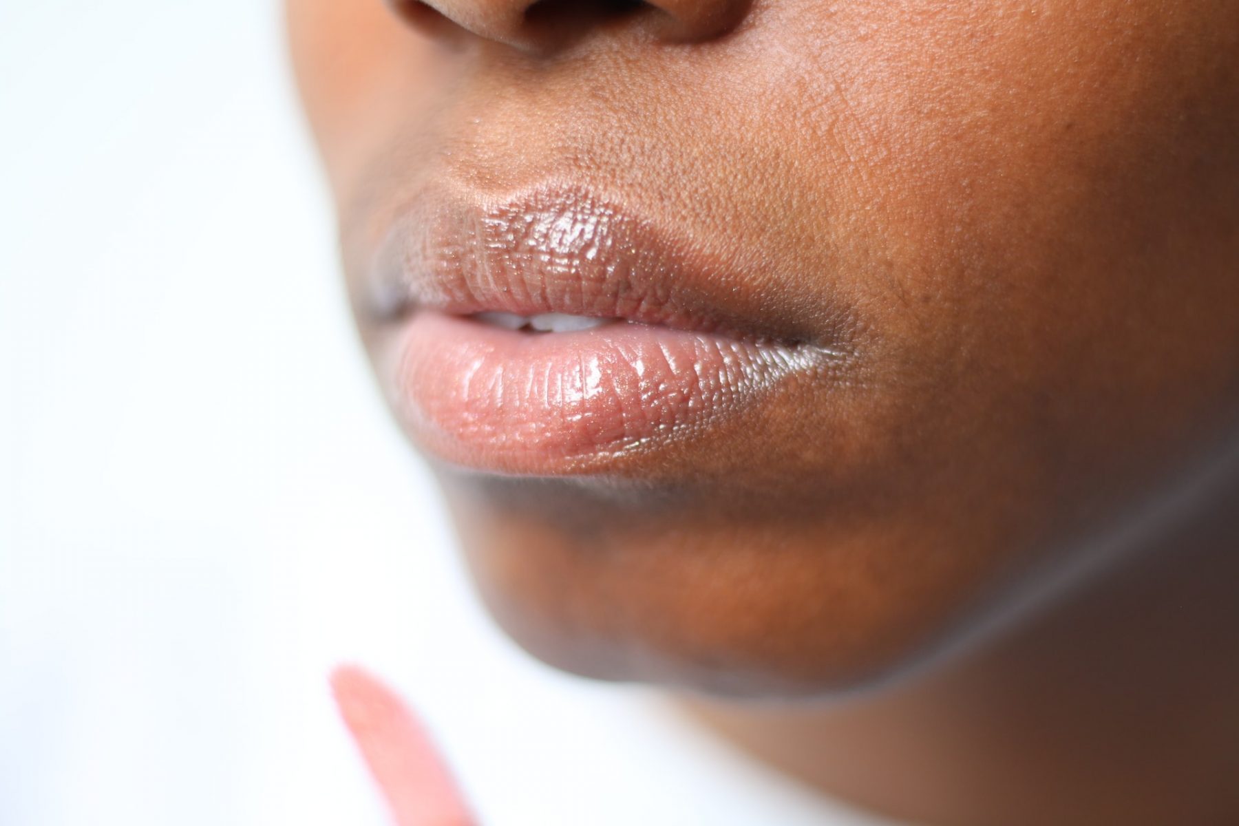 Χείλη: Τα make up tips που θα κάνουν τα χείλη σας να μοιάζουν μεγαλύτερα