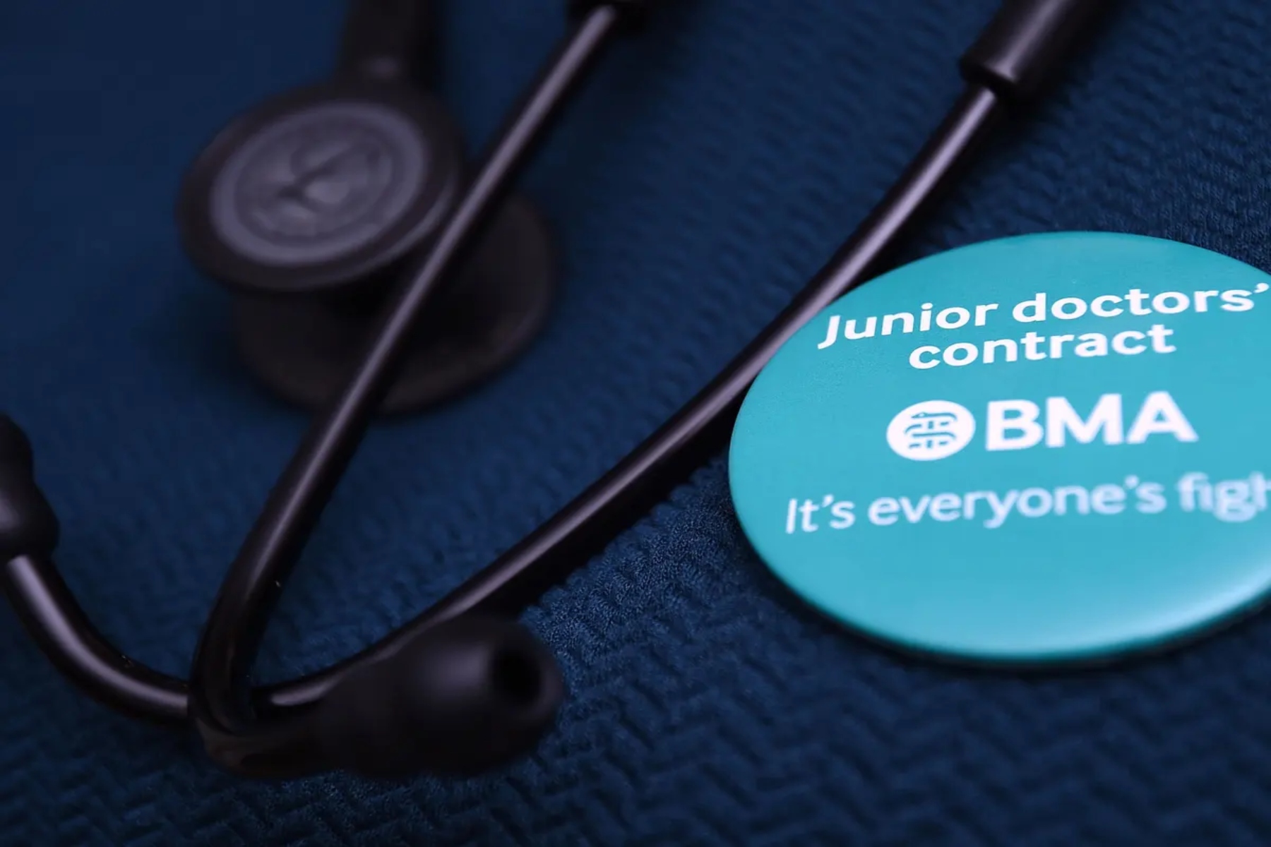 NHS: Η απεργία των νέων γιατρών οδήγησε σε 196.000 ακυρώσεις