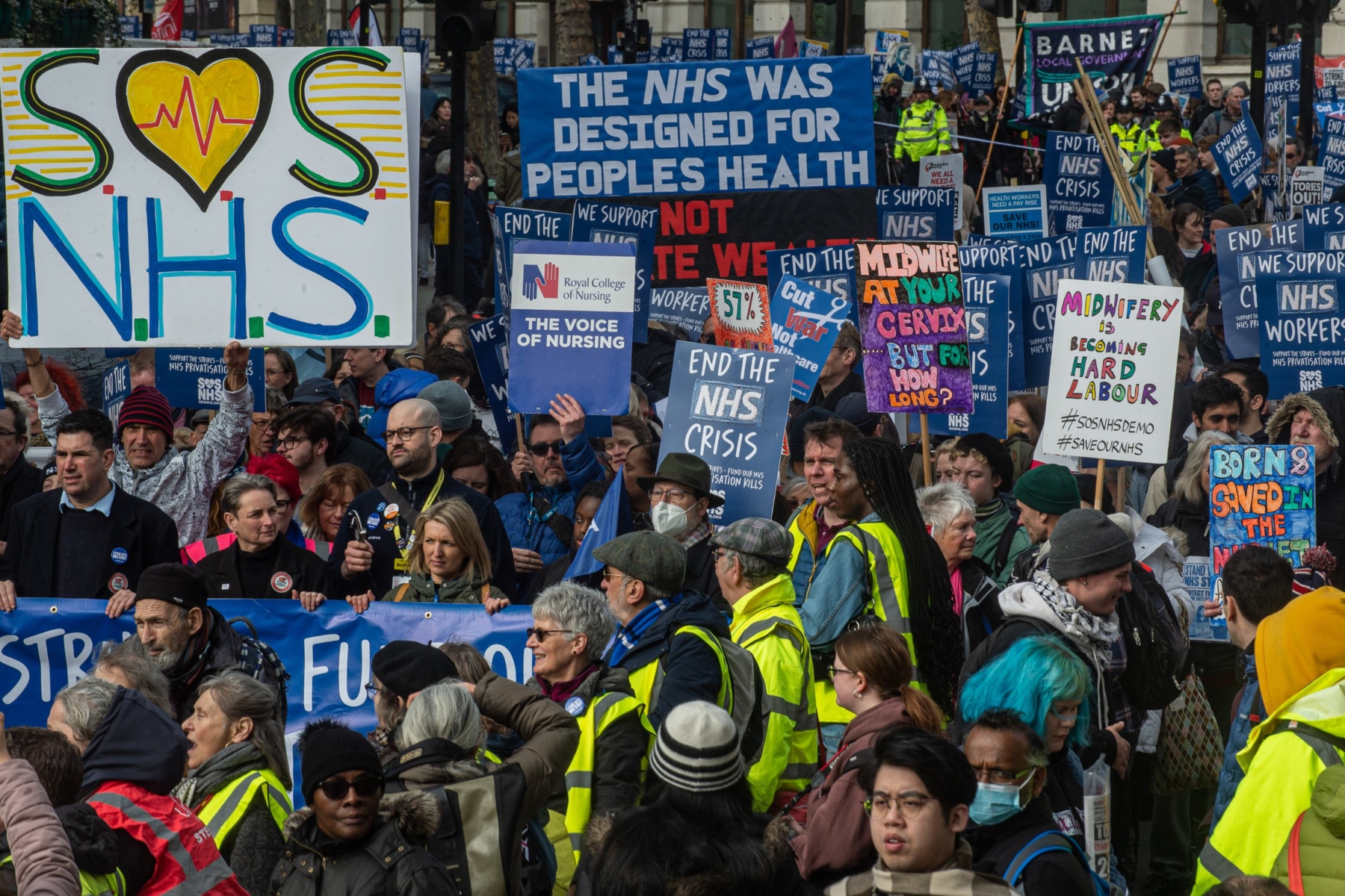 NHS: Ένα βασικό συνδικάτο υποστηρίζει την αύξηση 5% στο προσωπικό