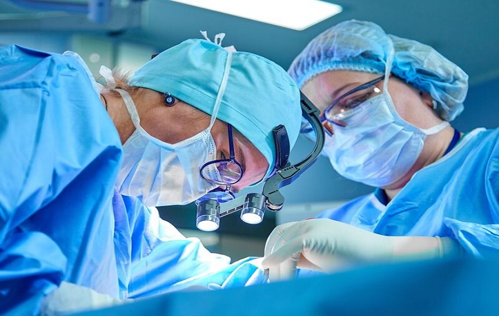 Τα οφέλη και οι βλάβες της χειρουργικής επέμβασης ποικίλλουν ανάλογα με την ηλικία σε ενήλικες με σκωληκοειδίτιδα