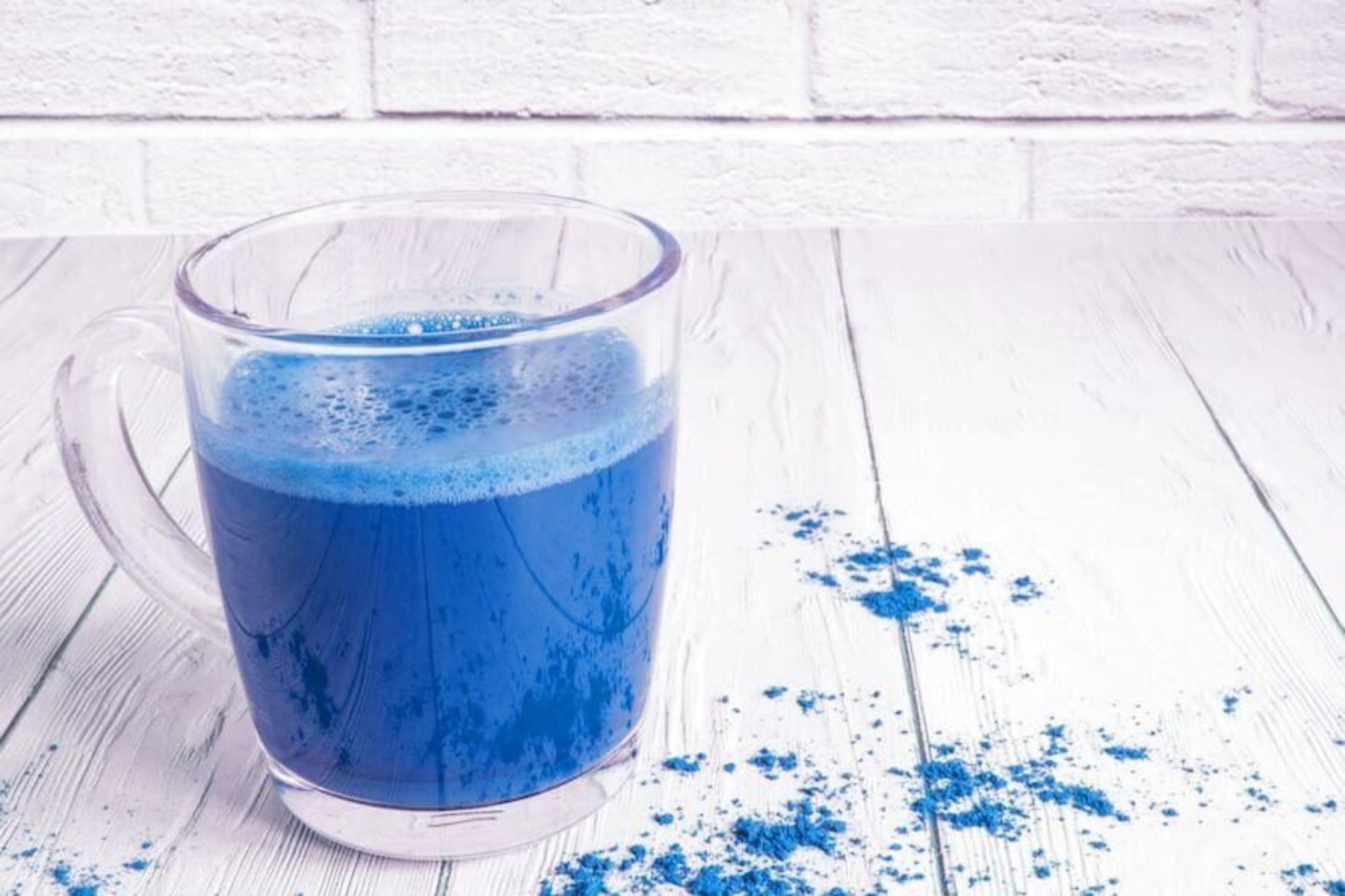 Blue matcha: Ποια τα οφέλη του μπλε μάτσα για την υγεία;