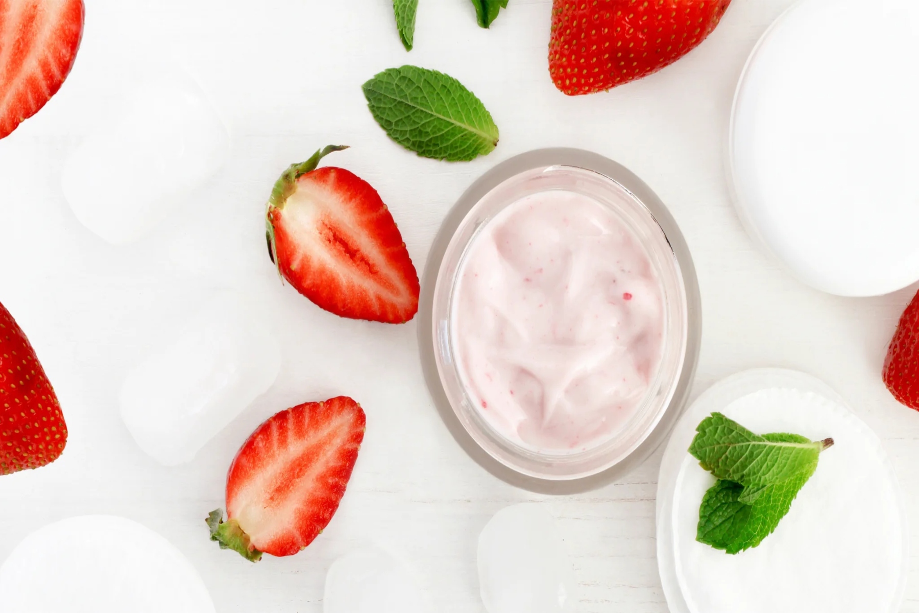 Φράουλες: Τα οφέλη της φράουλας για υγιές και λαμπερό δέρμα