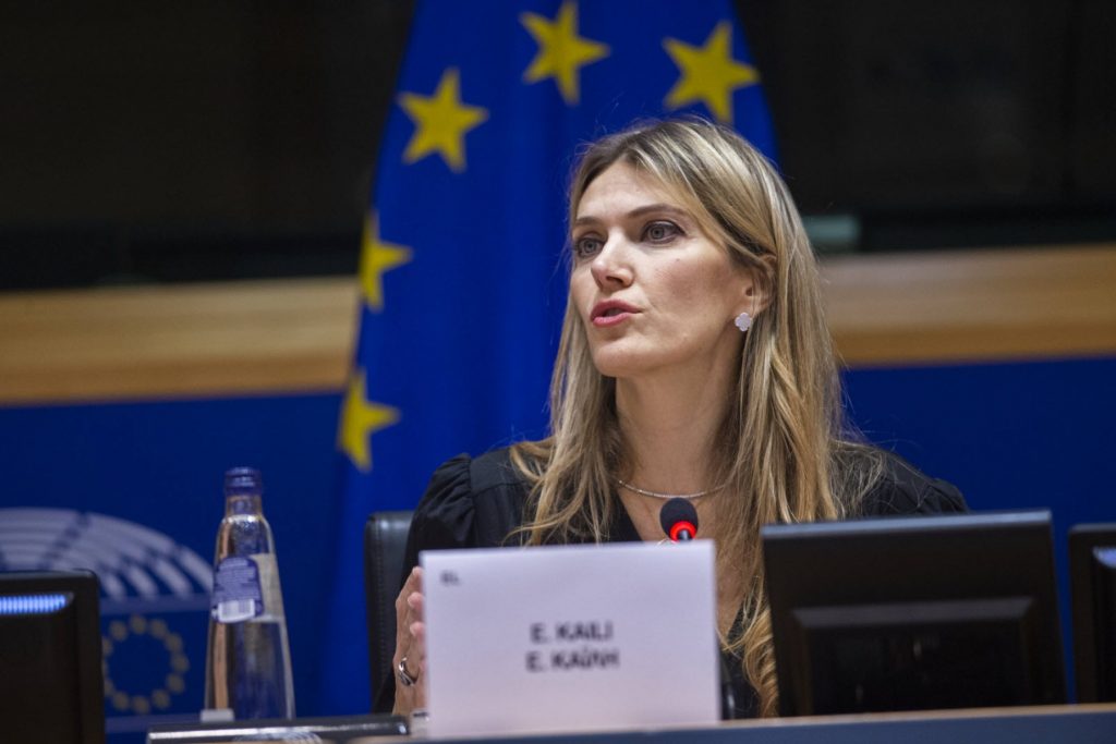 Εύα Καϊλή: Αποφυλακίστηκε με βραχιολάκι η Ελληνίδα ευρωβουλευτής