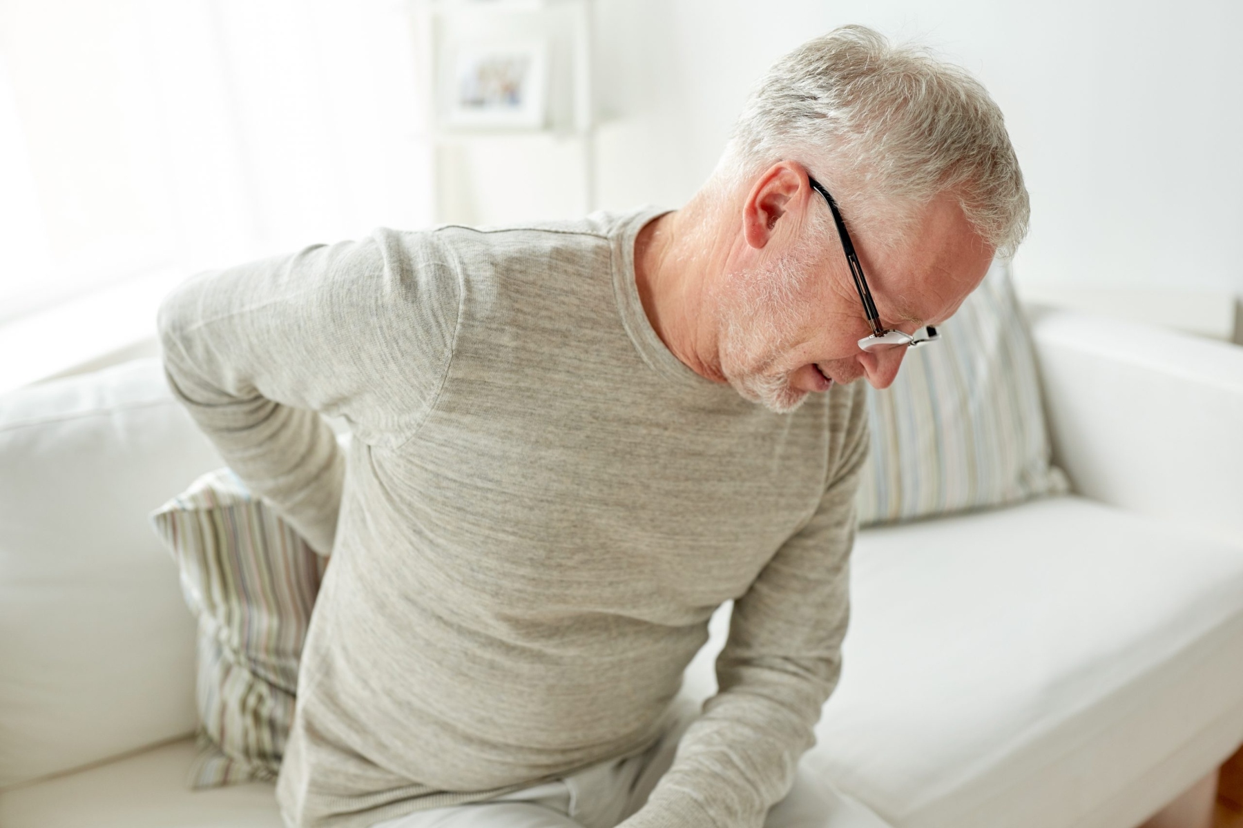 Χρόνιος πόνος: Μπορεί να εμφανιστεί στην πλάτη λόγω νευρολογικών επιπλοκών;