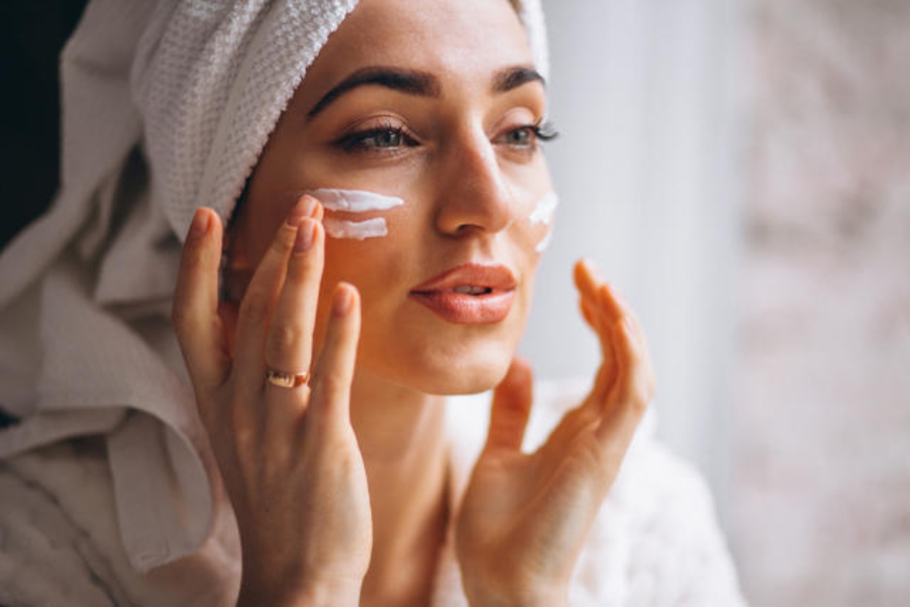 Makeup tips: Εύκολοι τρόποι για ένα ελαφρύ καλοκαιρινό μακιγιάζ