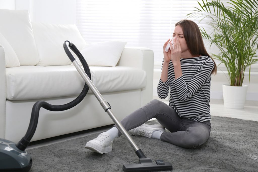 Μπορείτε να κάψετε έως και 500 θερμίδες καθαρίζοντας το σπίτι σας - Πώς;