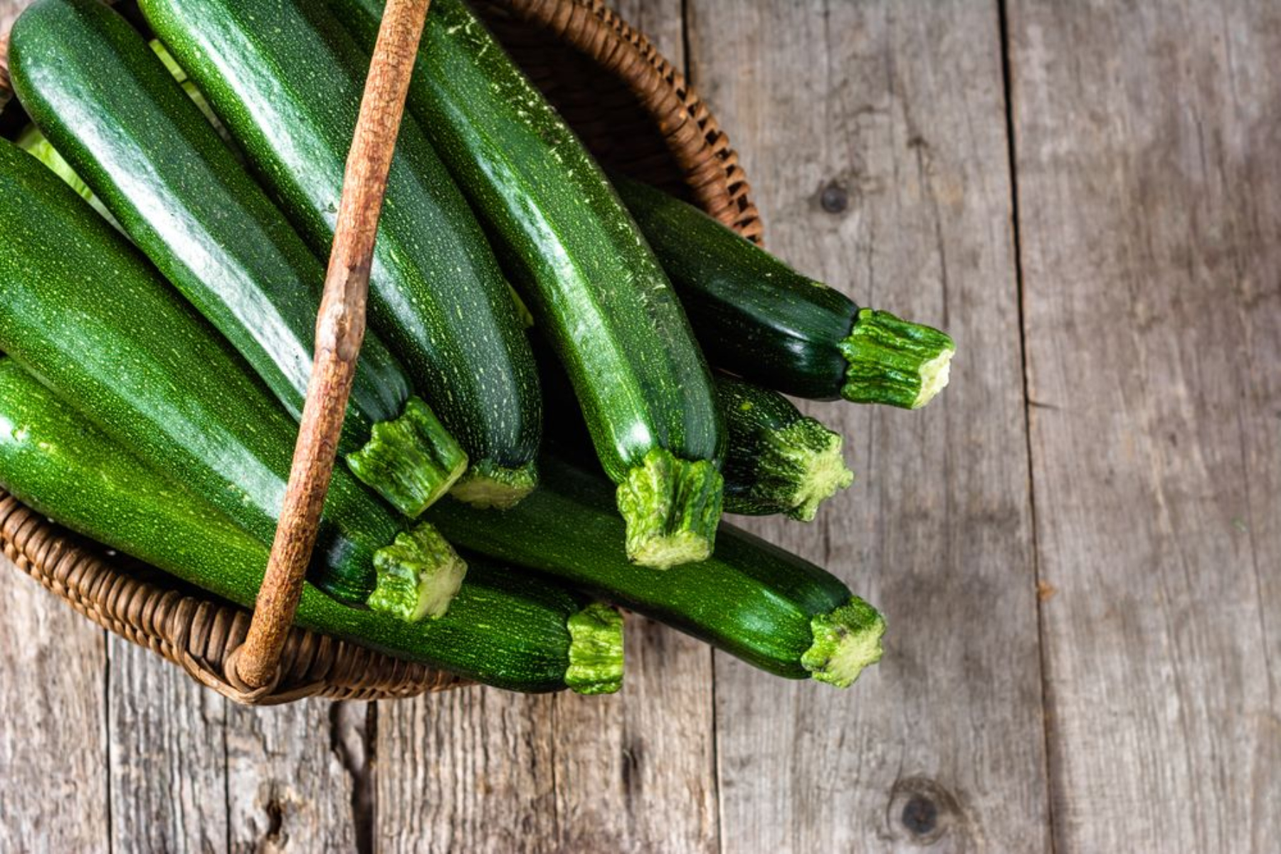 Κολοκυθάκια: Ποιο είναι το καλοκαιρινό λαχανικό που θα σας αλλάξει τις διατροφικές σας συνήθειες