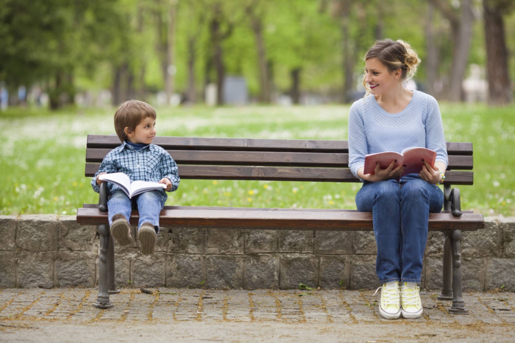 Παιδιά ηθική: Τα παιδιά λαμβάνουν υπόψη τις επιλογές του παρελθόντος όταν κρίνουν τους άλλους