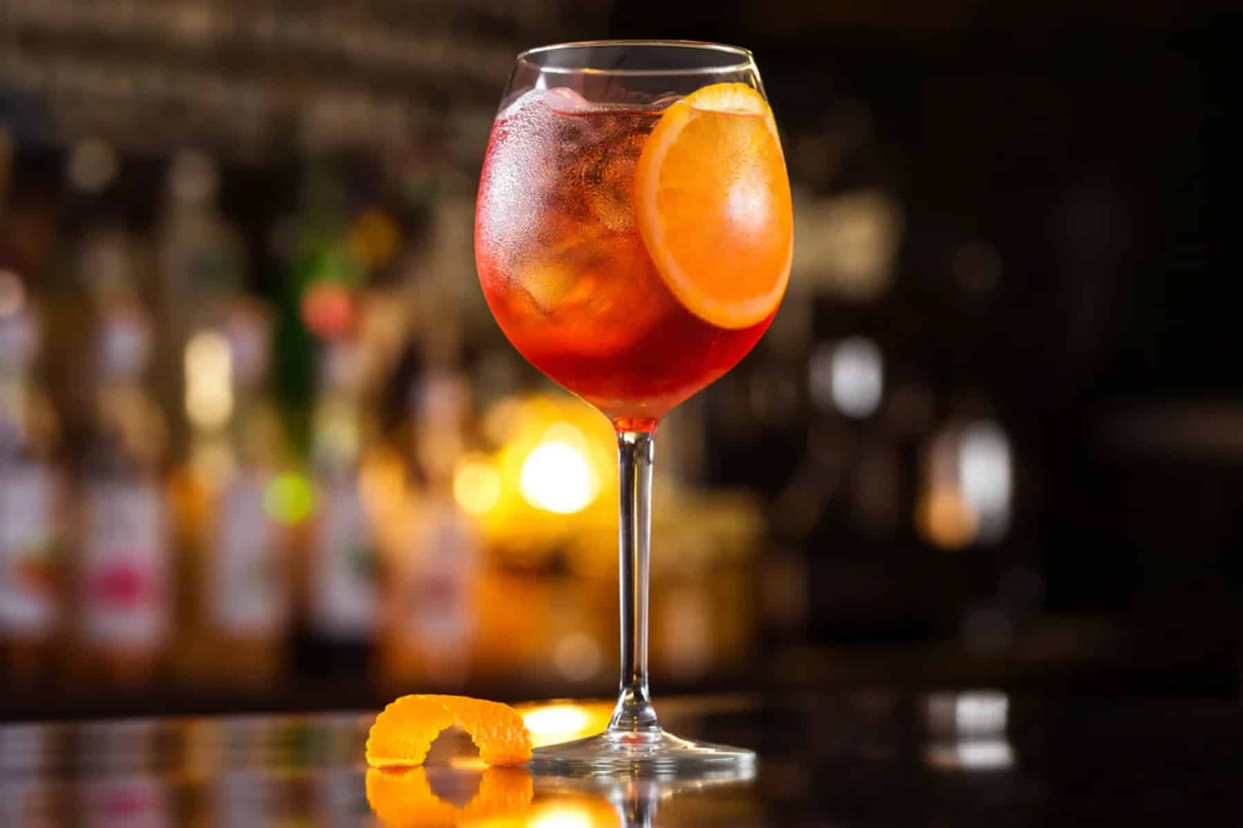 Κοκτέιλ spritz: Ένα δροσερό πορτοκάλι βερμούτ Padella’s spritz