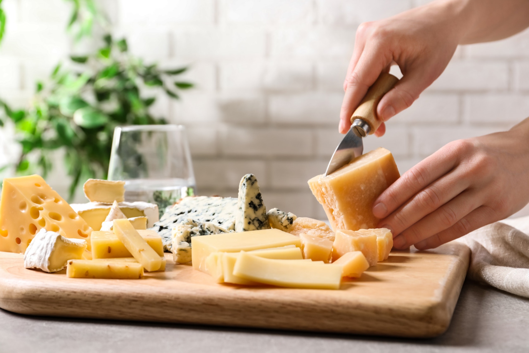 Τυρί λιπαρά χοληστερίνη: Ποια τυριά έχουν χαμηλότερα λιπαρά και χοληστερόλη;