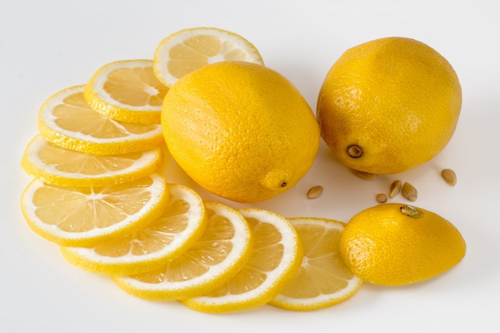 Λόγοι που η καθημερινή κατανάλωση χυμού λεμονιού κάνει καλό στην υγεία