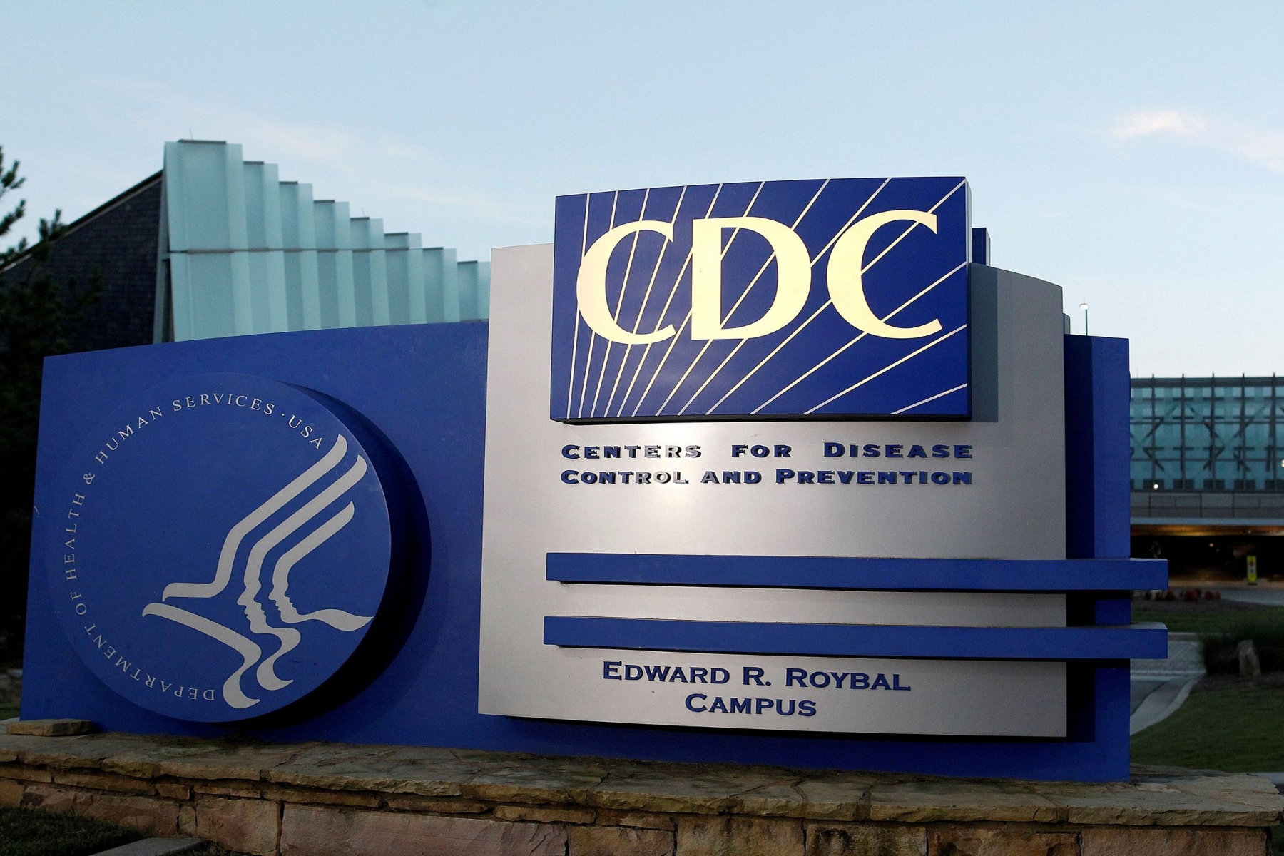 ΗΠΑ: Περισσότερα νοσοκομεία απαιτούν μάσκες καθώς αυξάνονται τα κρούσματα γρίπης και COVID-19