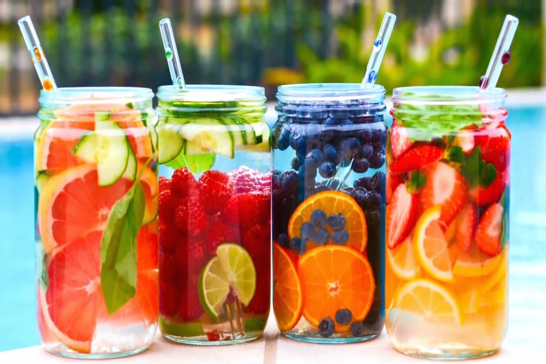 Detox water: Είναι το νερό με φρούτα μια υγιεινή επιλογή ενυδάτωσης;