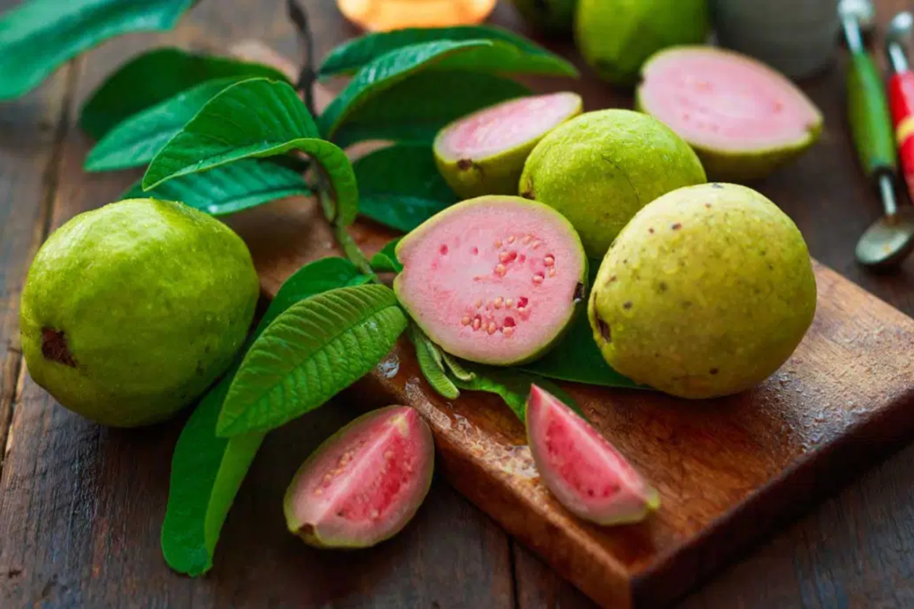 Φρούτο: Τι είναι η γκουάβα και τι μπορεί να προσφέρει στη διατροφή μας;