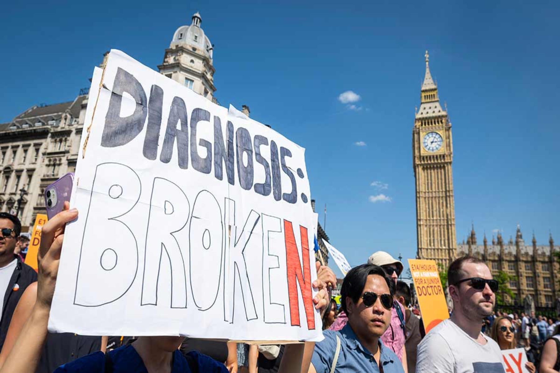 NHS: Οι νέοι γιατροί στην Αγγλία θα απεργήσουν για πέντε ημέρες τον Ιούλιο