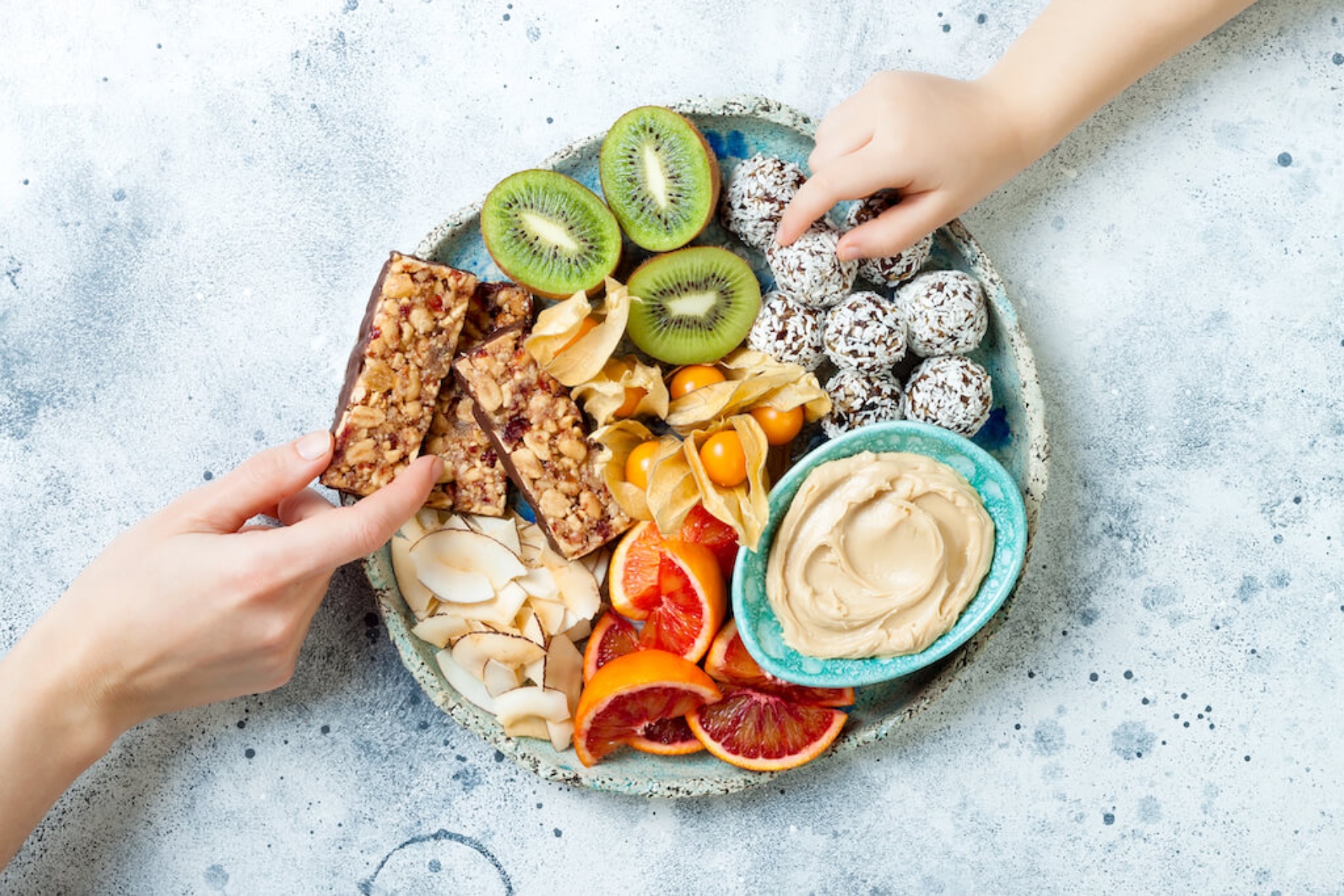 Υγιεινά σνακ: Πώς να επιλέξετε πιο υγιεινές εναλλακτικές λύσεις για σνακ
