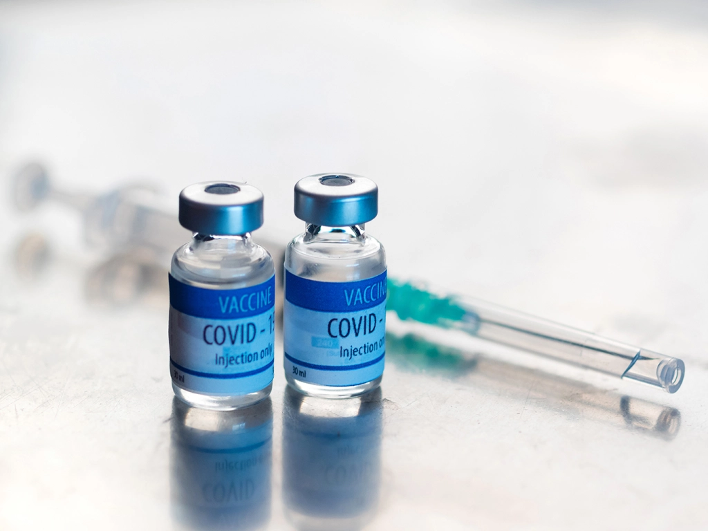 Covid-19: Περισσότεροι από 1 στους 6 ανεμβολίαστους αναφέρουν επιπτώσεις της νόσου 2 χρόνια μετά