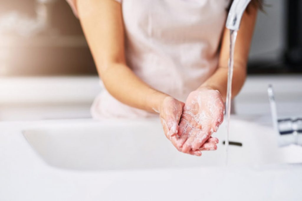 Πόσο συχνά πρέπει να πλένετε τα χέρια σας μέσα στην ημέρα;