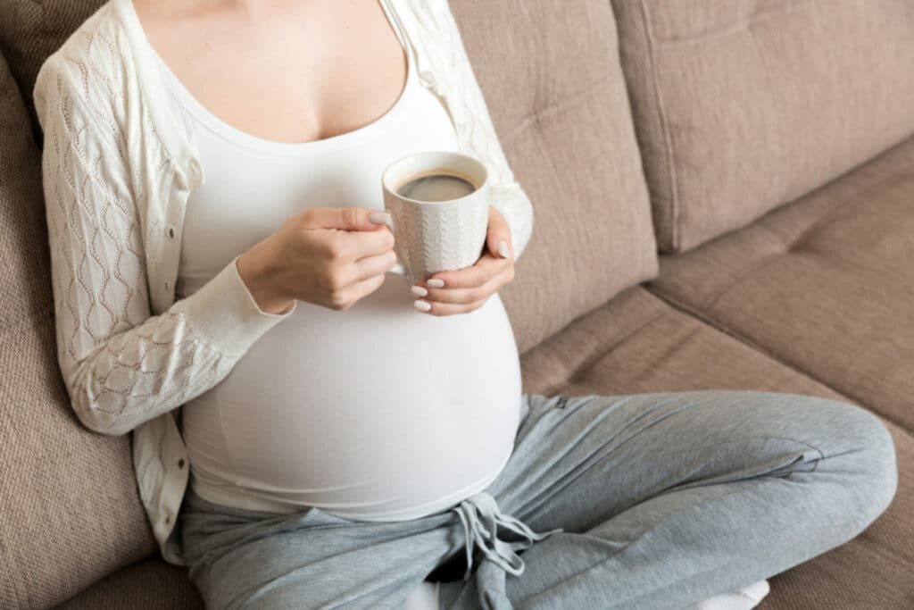 Κατά τη διάρκεια της εγκυμοσύνης, όσο λιγότερη καφεΐνη τόσο το καλύτερο 