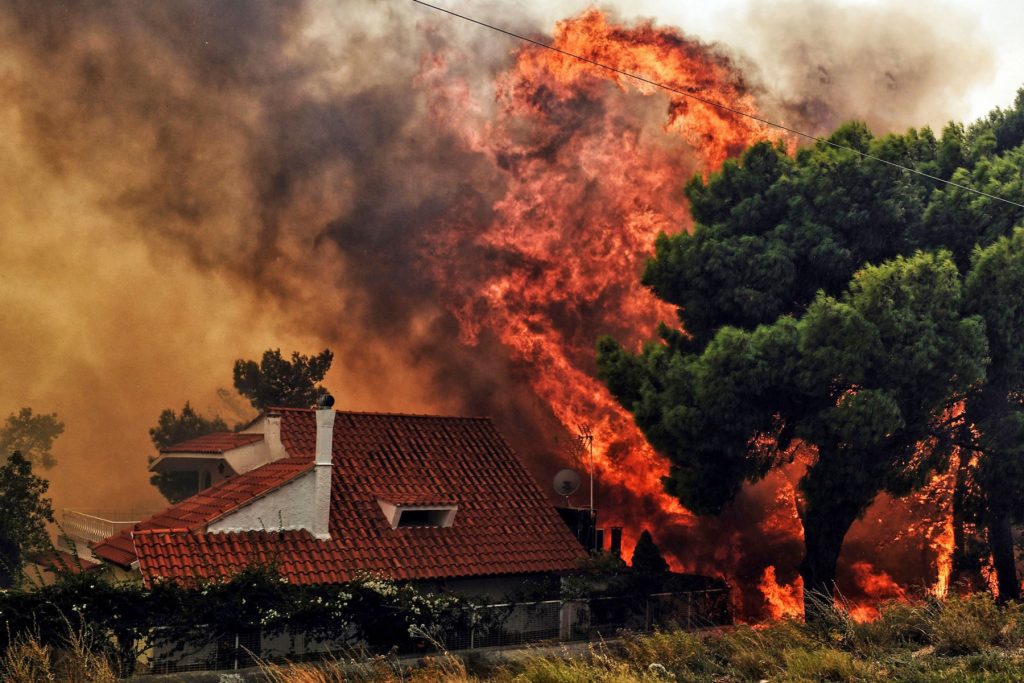 Πολύ υψηλός ο κίνδυνος πυρκαγιάς σε 6 Περιφέρειες αύριο