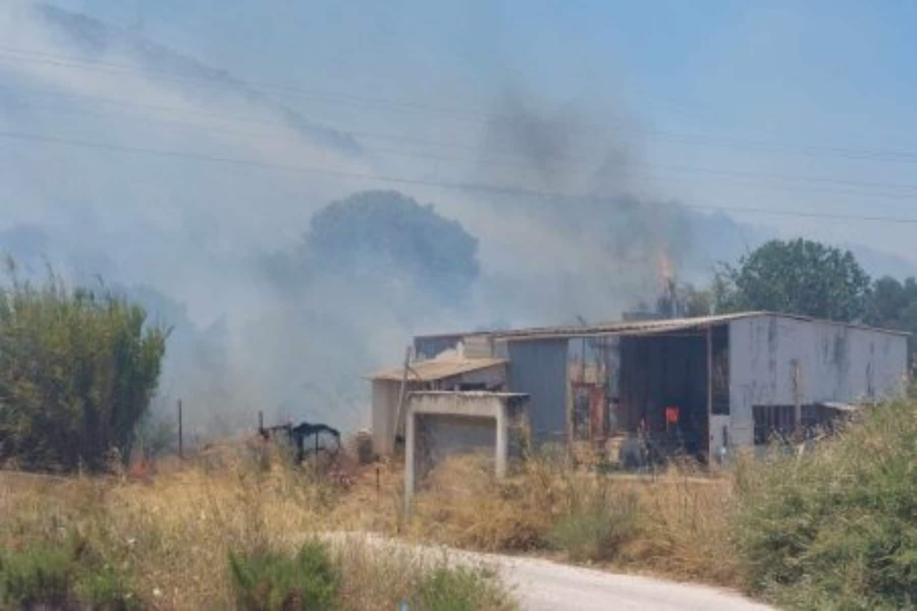 Φωτιά Λουτράκι: Πύρινο μέτωπο και στην Καλλιθέα Λουτρακίου