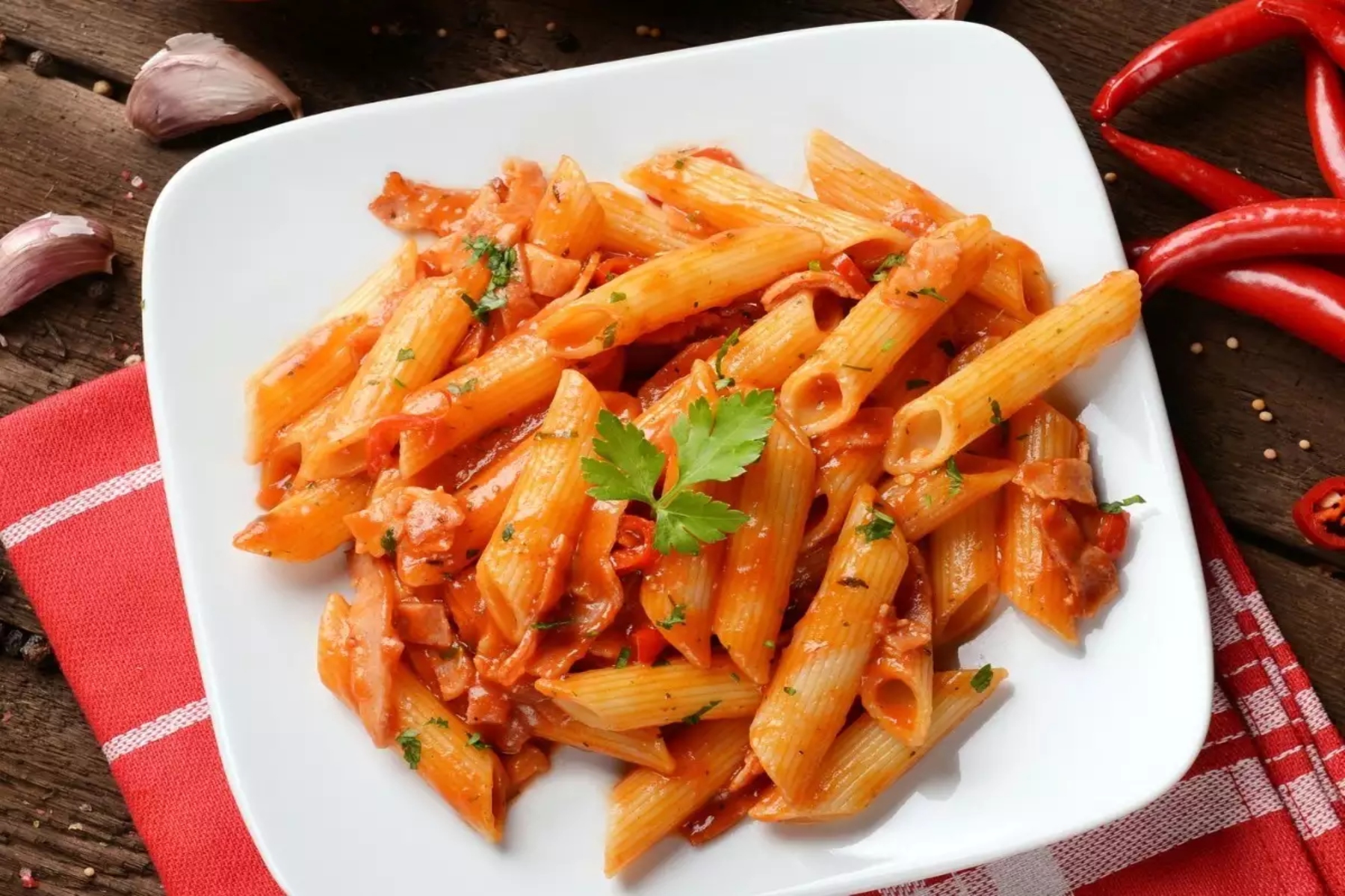 Υγιεινά σνακ: Συνταγή Penne Fra Diavolo για ένα τέλειο βραδινό