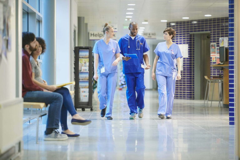 NHS: Πιέζει ο Ντόναλντ Τραμπ για αύξηση των τιμών φαρμάκων