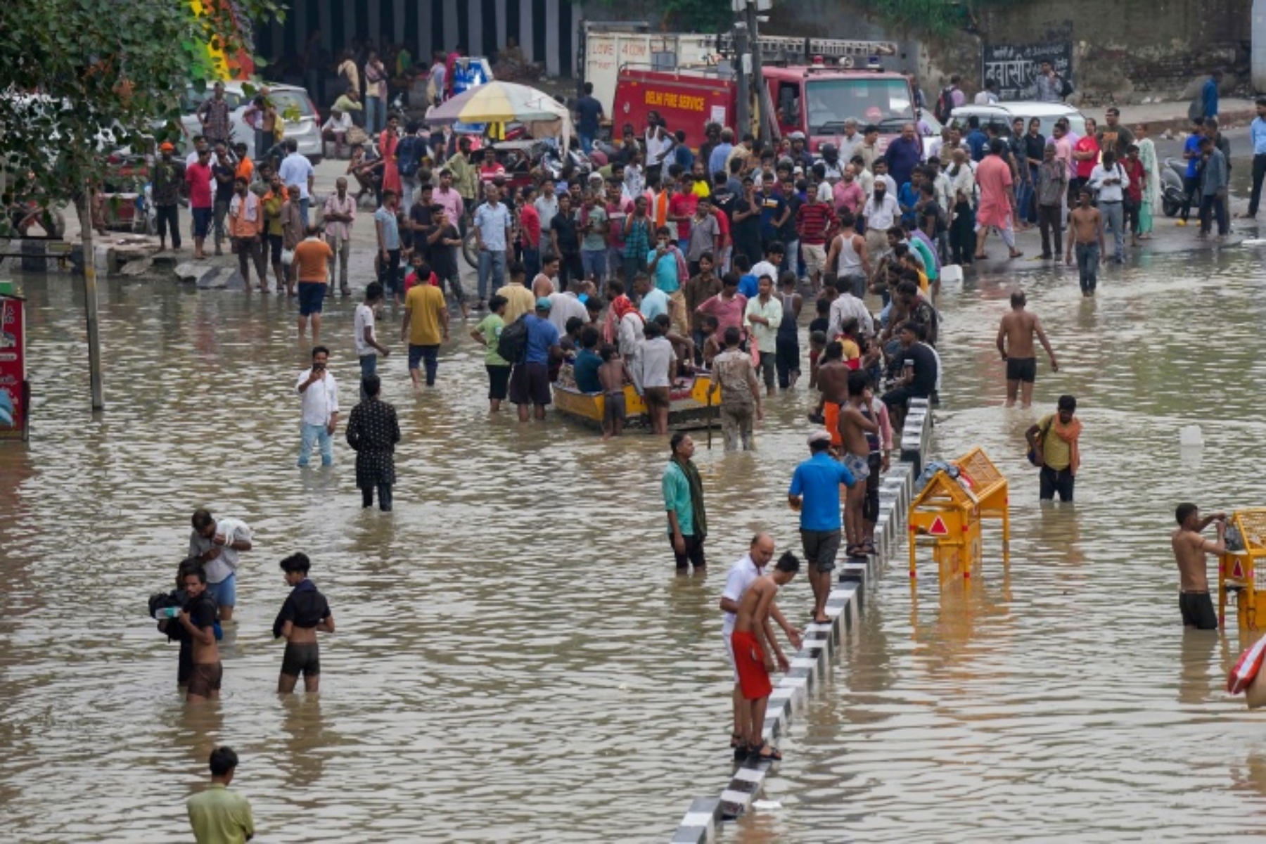 Πλημμύρες Δελχί: Προσπαθούν να αποτρέψουν το ξέσπασμα υγειονομικής κρίσης
