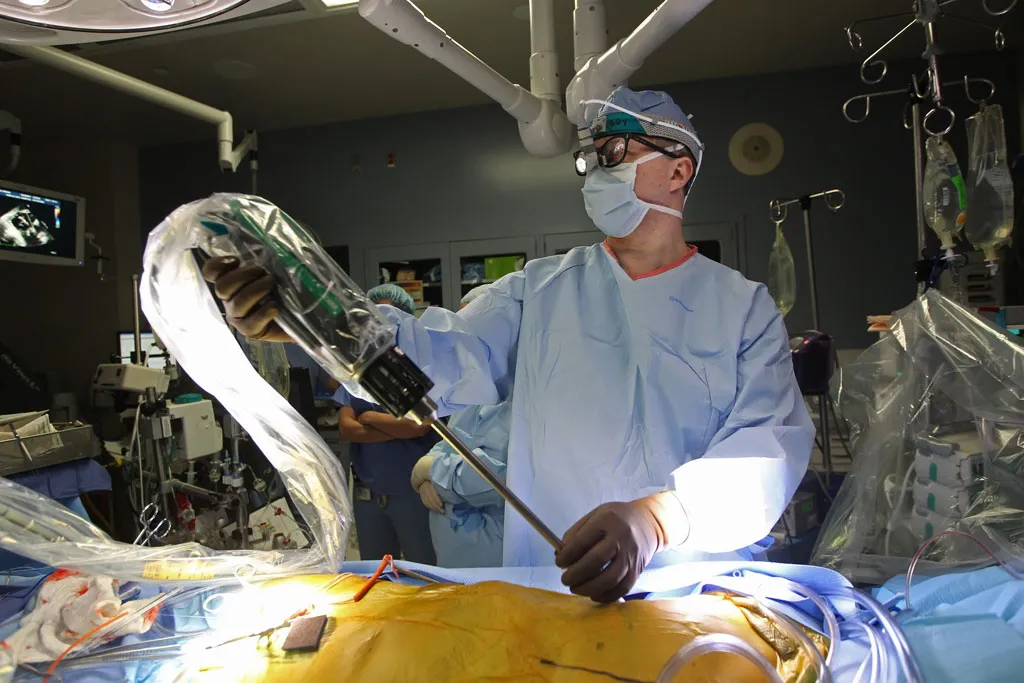 Ρομποτική Χειρουργική Καρδιάς: Πρωτοπόρος χειρουργός από τη Φιλαδέλφεια – Γιατί δεν τον ακολουθούν περισσότεροι;