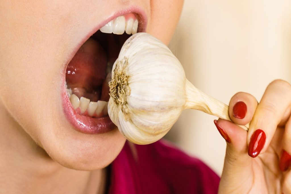  Tρόποι για να φάτε σκόρδο εάν έχετε υψηλή χοληστερόλη ή διαβήτη
