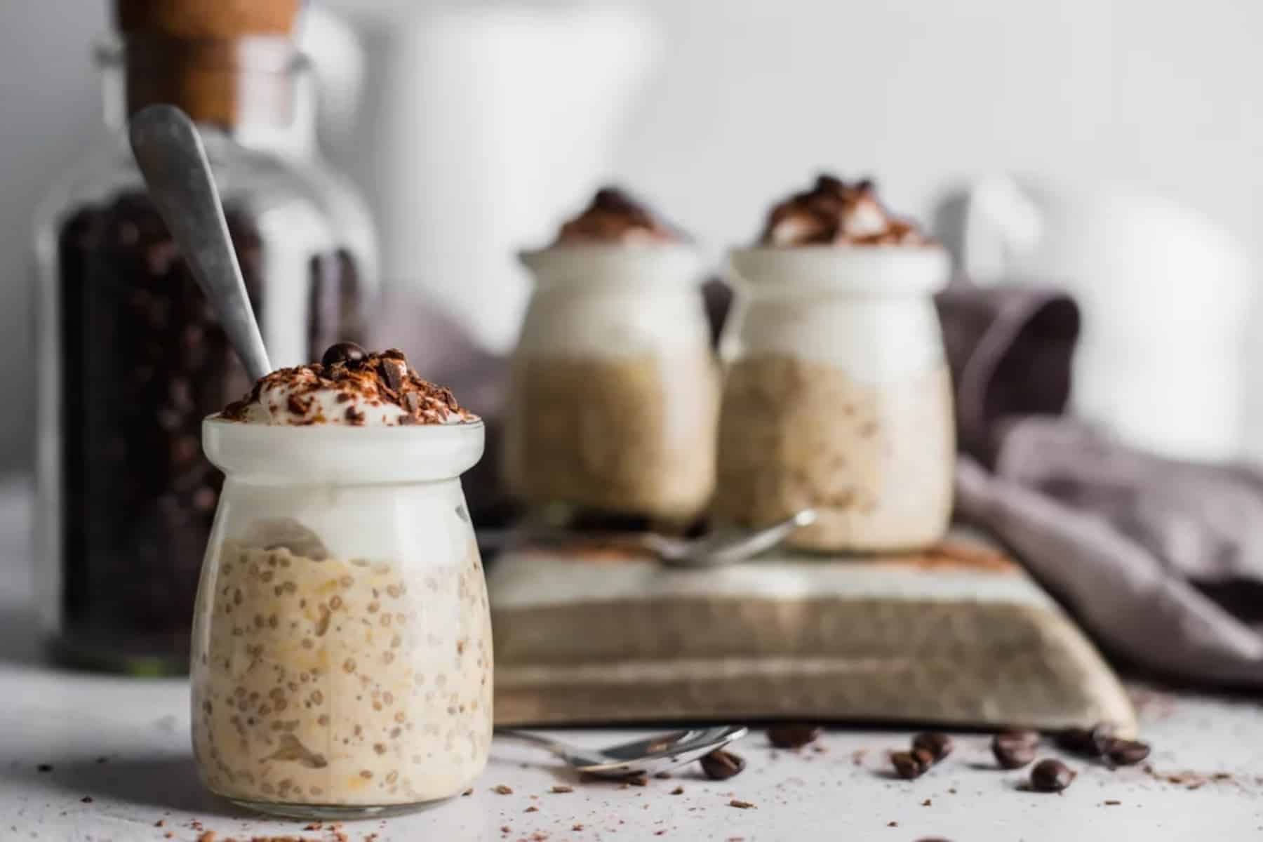 Τιραμισού overnight oats: Ξεκινήστε τη μέρα σας με το καλύτερο επιδόρπιο