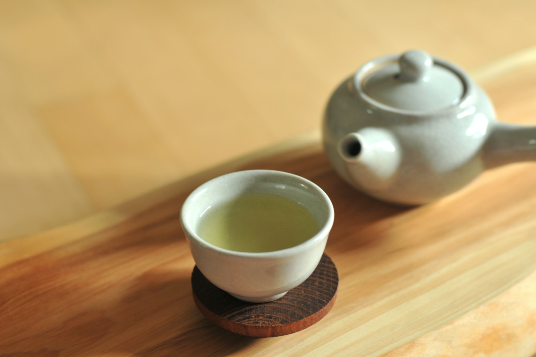 Πράσινο τσάι: Οφέλη για την υγεία από την κατανάλωση πράσινου τσαγιού με λεμόνι καθημερινά