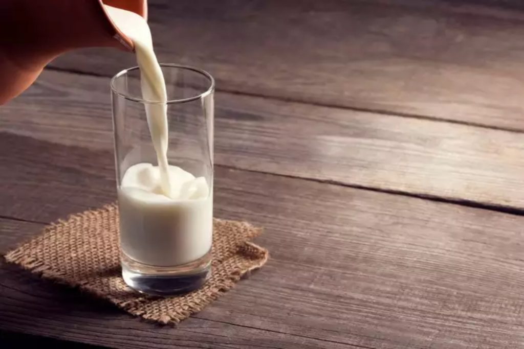 Είναι σημαντικό να βράζουμε το γάλα πριν το πιούμε;
