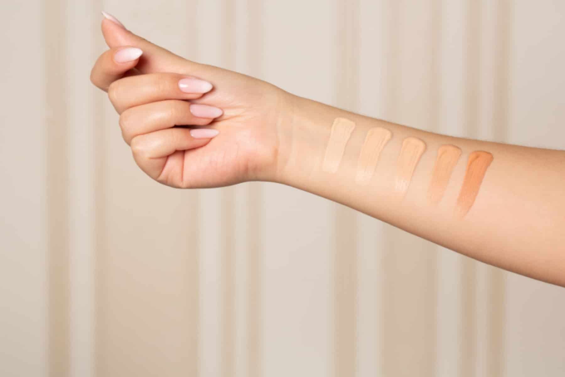 Αντιγήρανση: 3 concealer hacks που δίνουν στο πρόσωπό σας άμεση αναζωογόνηση