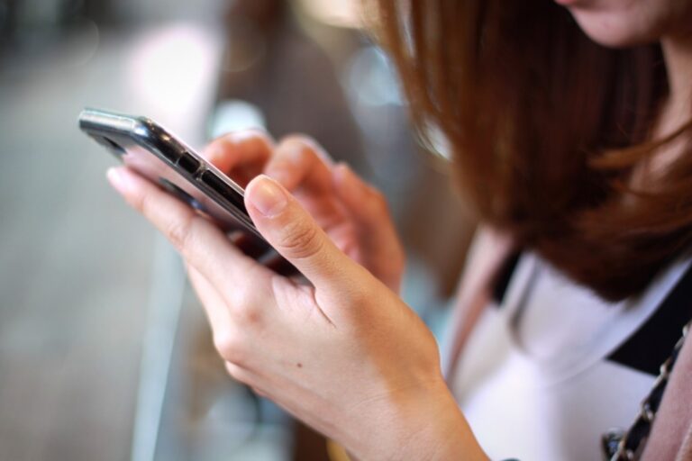 Social media: 4 σημαντικές αλλαγές που θα συμβούν αν τα κόψεις για 30 μέρες
