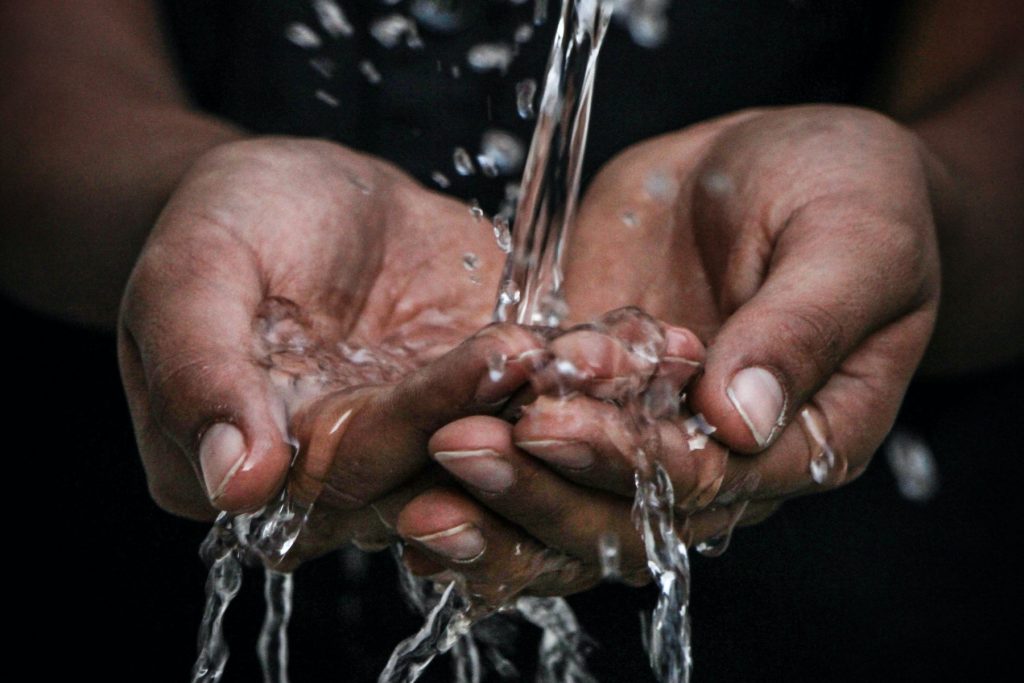 Τι θα γίνει στο σώμα μας αν σταματήσουμε να πίνουμε νερό;