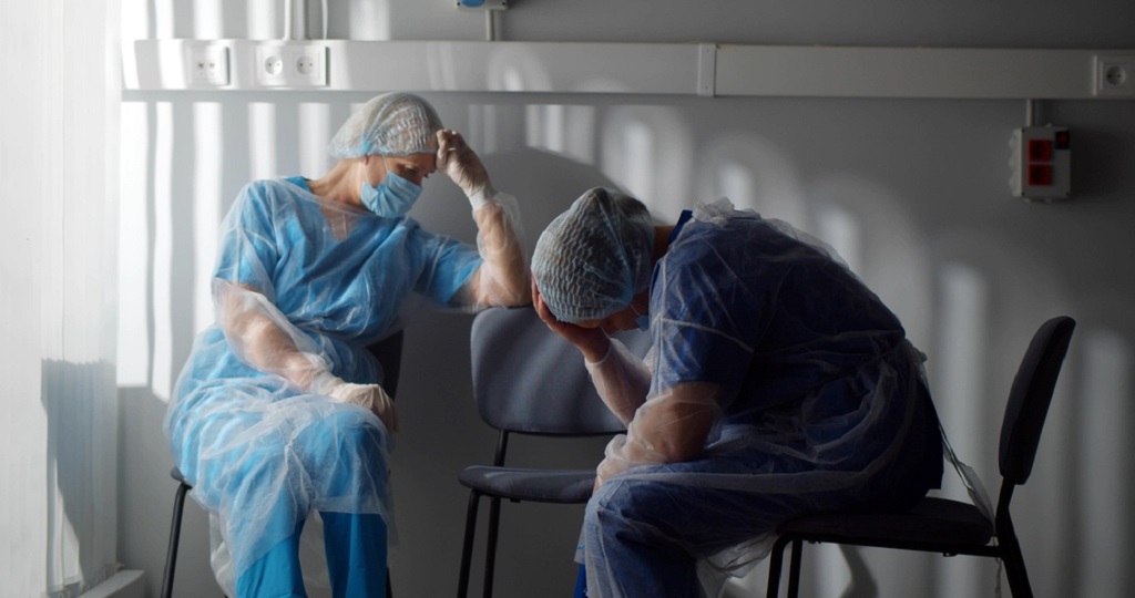 Νοσηλευτές: Επαγγελματική εξουθένωση από την πανδημία covid δηλώνει το 91,1%, σύμφωνα με ελληνική έρευνα