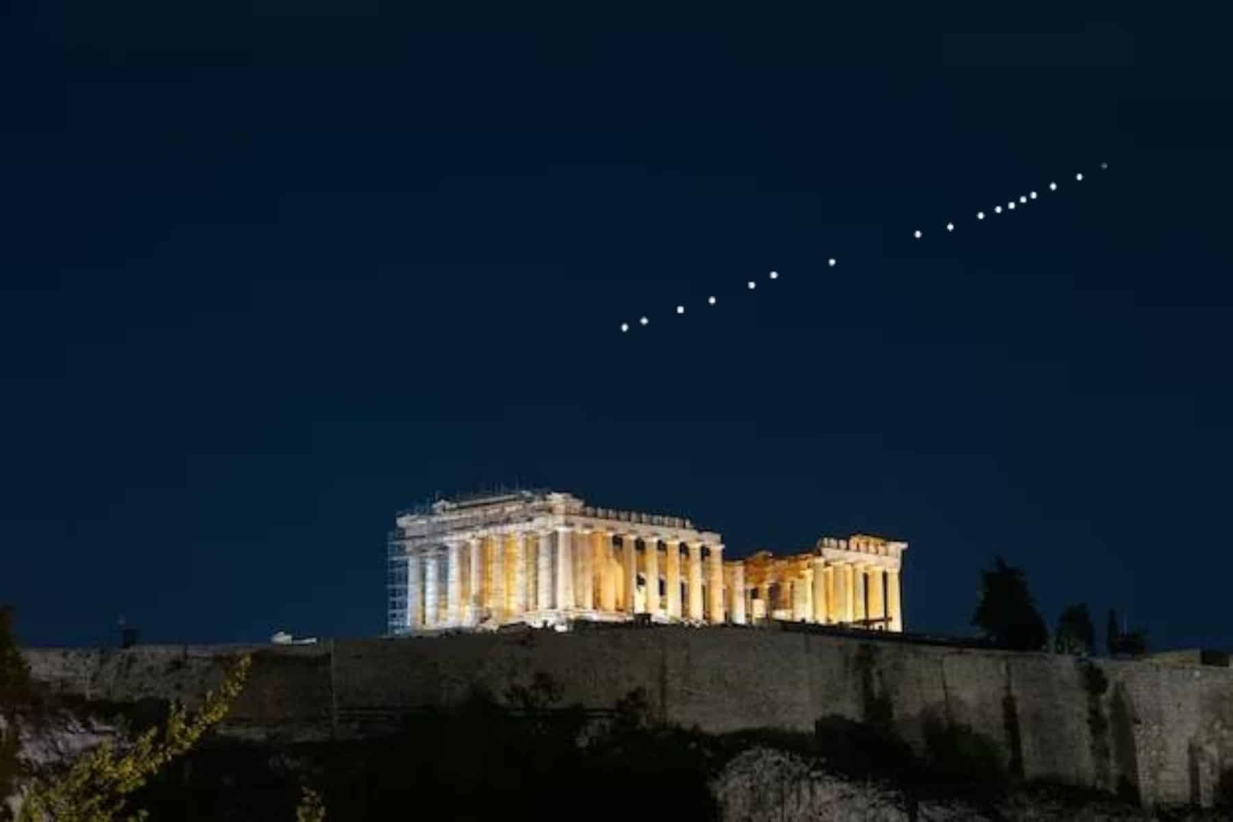 Δορυφόροι Έλον Μασκ: Ορατοί χτες βράδυ στον ουρανό της Ελλάδας