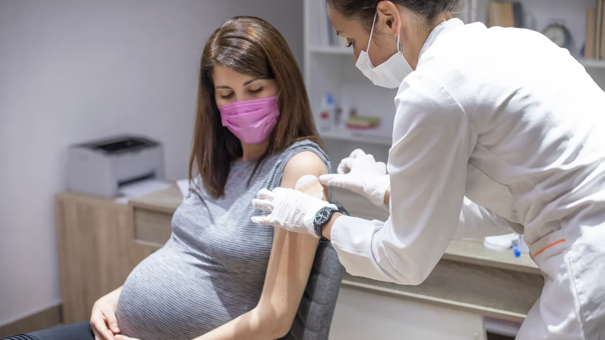 RSV: Οι ΗΠΑ εγκρίνουν μητρικό εμβόλιο για την πρόληψη του αναπνευστικού συγκυτιακού ιού στα βρέφη